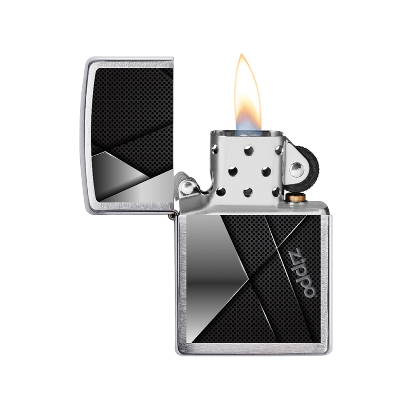 płomień eleganckiej zapalniczki zippo z industrialnym motywem i małym logo zippo