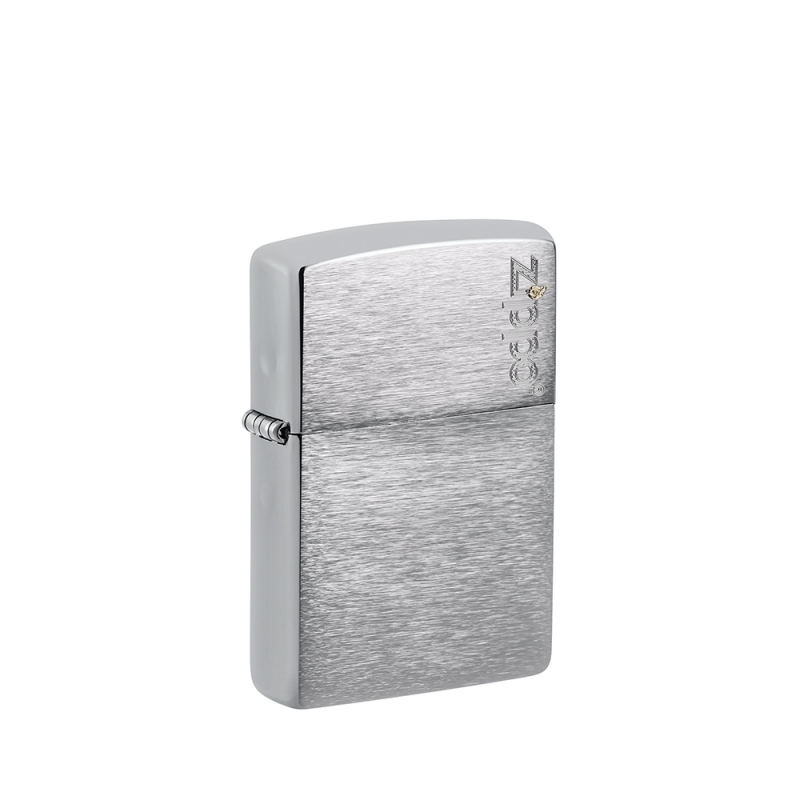 klasyczna zapalniczka Zippo Bulus Zippo Logo 60001380 w kolorystyce szczotkowanego metalu z logiem zippo