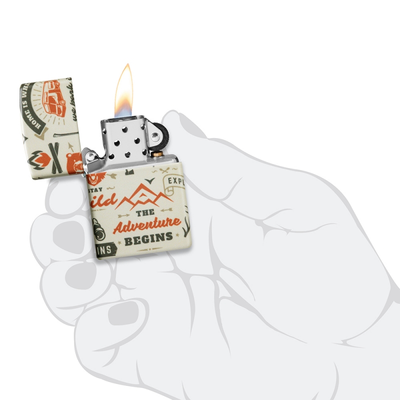 Zapalniczka Zippo Outdoor Adventure Design w dłoni