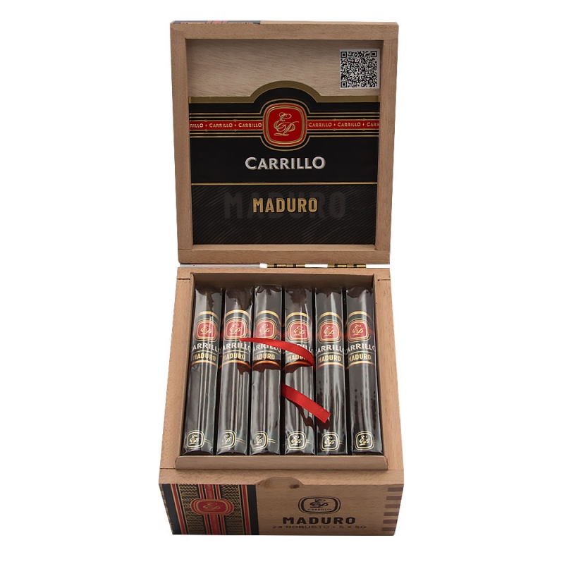 Otwarte drewniane pudełko z cygarami E.P. Carrillo Maduro Toro Otwarte drewniane pudełko z cygarami E.P. Carrillo Maduro Toro