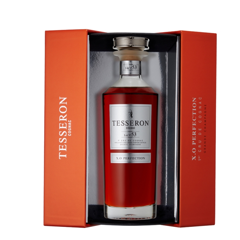 Butelka Cognac Tesseron Lot 53 XO Perfection w prezentowym opakowaniu Butelka Cognac Tesseron Lot 53 XO Perfection w prezentowym opakowaniu