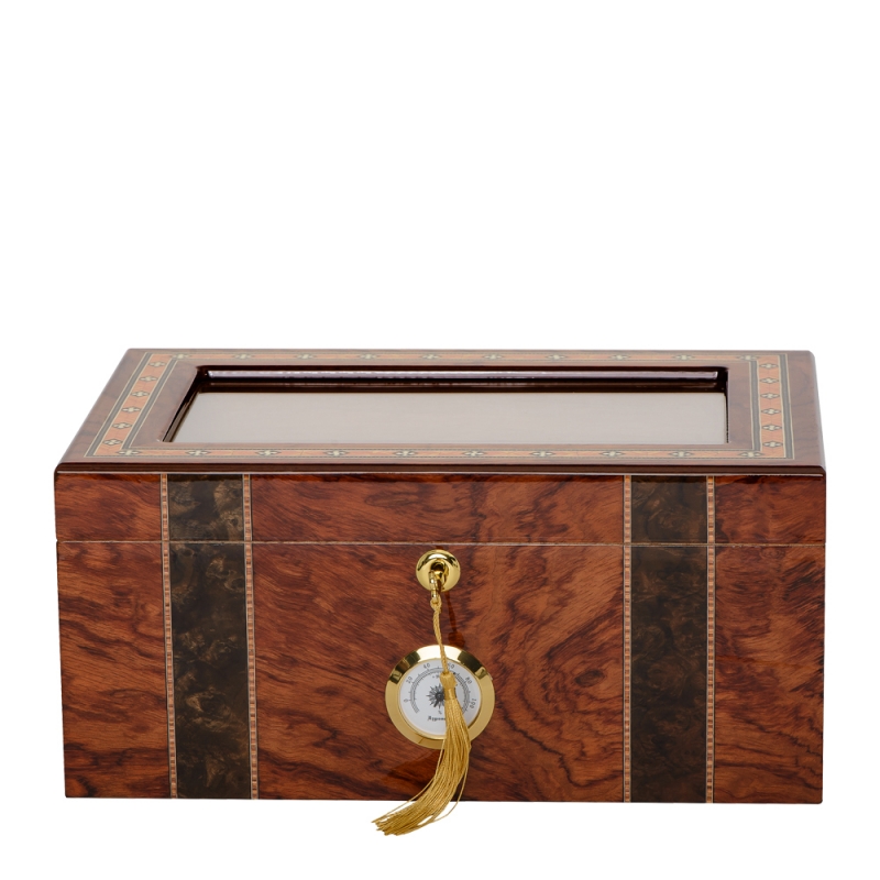 Humidor z szybką zamykany na klucz i cedrową tacką Humidor z szybką zamykany na klucz i cedrową tacką