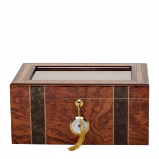 Humidor z szybką zamykany na klucz i cedrową tacką