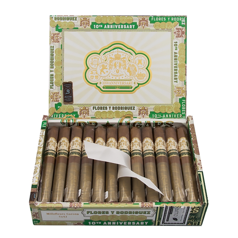 Otwarte pudełko cygar PDR Flores Y Rodriguez 10th Anniversary Reserva Limitada Corona Otwarte pudełko cygar PDR Flores Y Rodriguez 10th Anniversary Reserva Limitada Corona