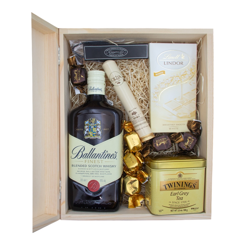 zawartość zestawu z whisky Ballantines i cygarem Oliva zawartość zestawu z whisky Ballantines i cygarem Oliva