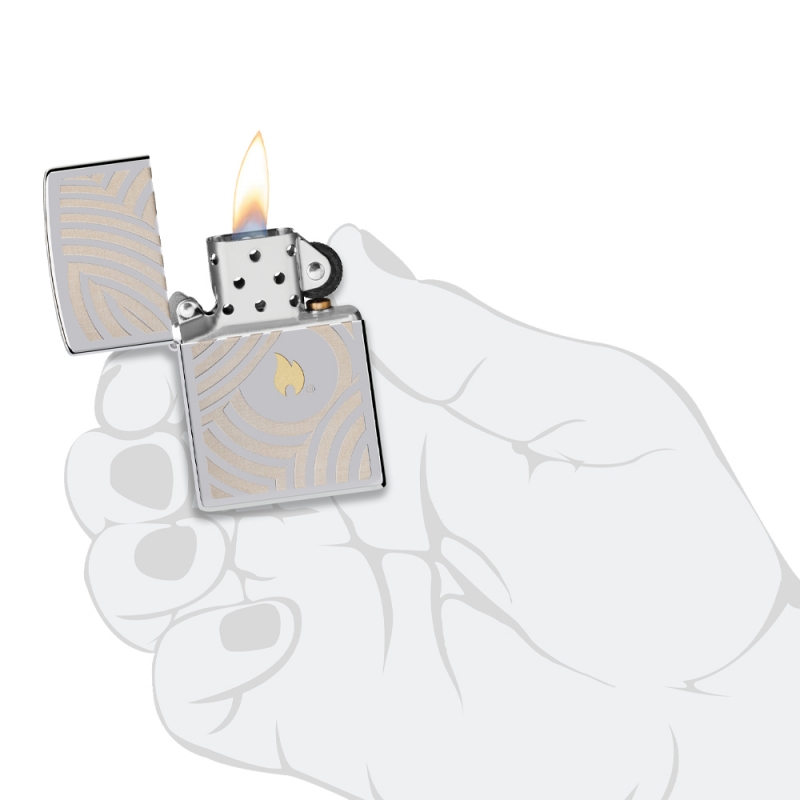 zapalniczka benzynowa Zippo w dłoni ze złotymi liniami zapalniczka benzynowa Zippo w dłoni ze złotymi liniami