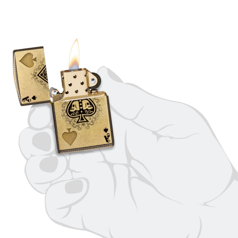 złota zapalniczka Zippo z grafiką karty do gier w czarnym kolorze złota zapalniczka Zippo z grafiką karty do gier w czarnym kolorze