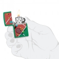 zapalniczka benzynwoa Zippo Tenis Design trzymana w dłoni zapalniczka benzynwoa Zippo Tenis Design trzymana w dłoni
