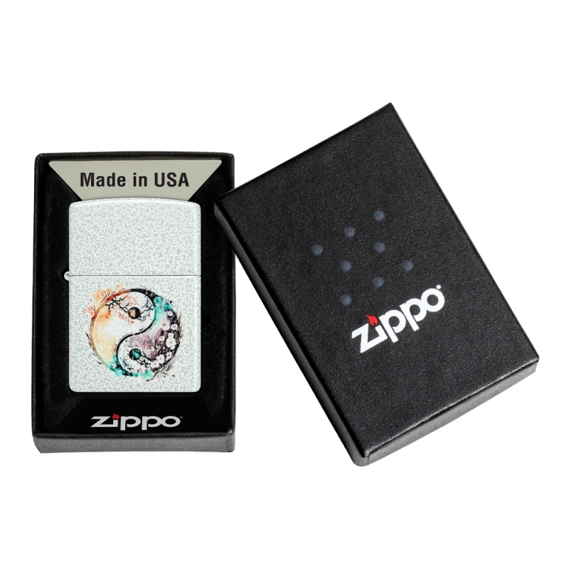 biała zapalniczka benzynowa Zippo w czarnym pudełku biała zapalniczka benzynowa Zippo w czarnym pudełku