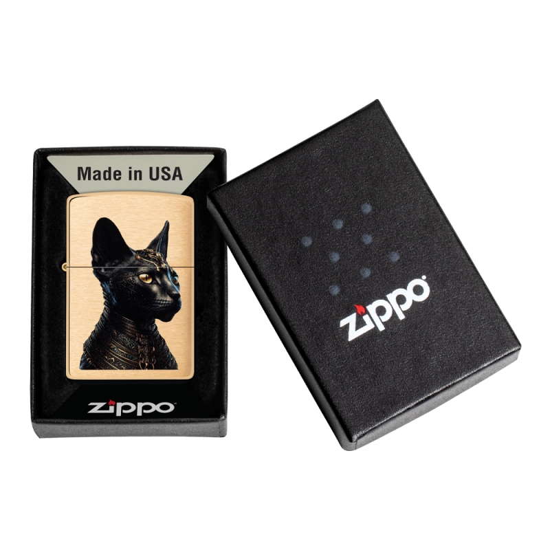 złota zapalniczka benzynowa Zippo z wizerunkiem kota w czarnym pudełku złota zapalniczka benzynowa Zippo z wizerunkiem kota w czarnym pudełku