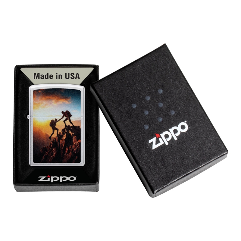 zapalniczka benzynowa Zippo z wizerunkiem ludzi na skałach zapalniczka benzynowa Zippo z wizerunkiem ludzi na skałach
