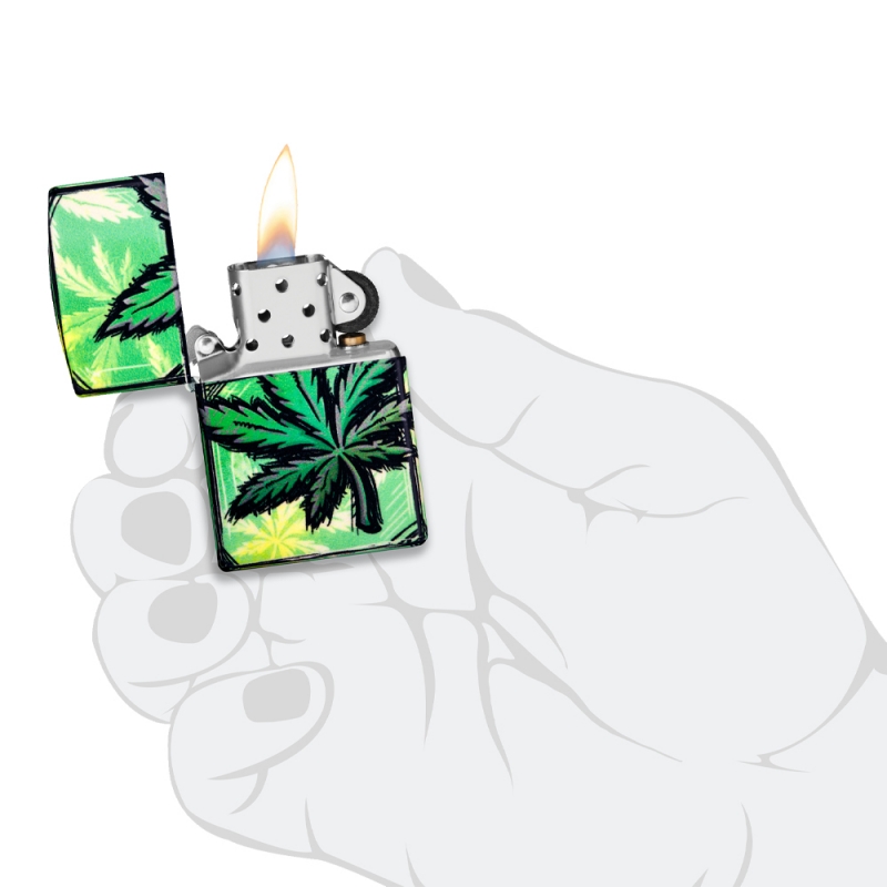 Zapalniczka Zippo Glowing Cannabis Design 60007204 w dłoni