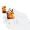 Zapalniczka Zippo Anatomy Design 60007241 w dłoni Zapalniczka Zippo Anatomy Design 60007241 w dłoni