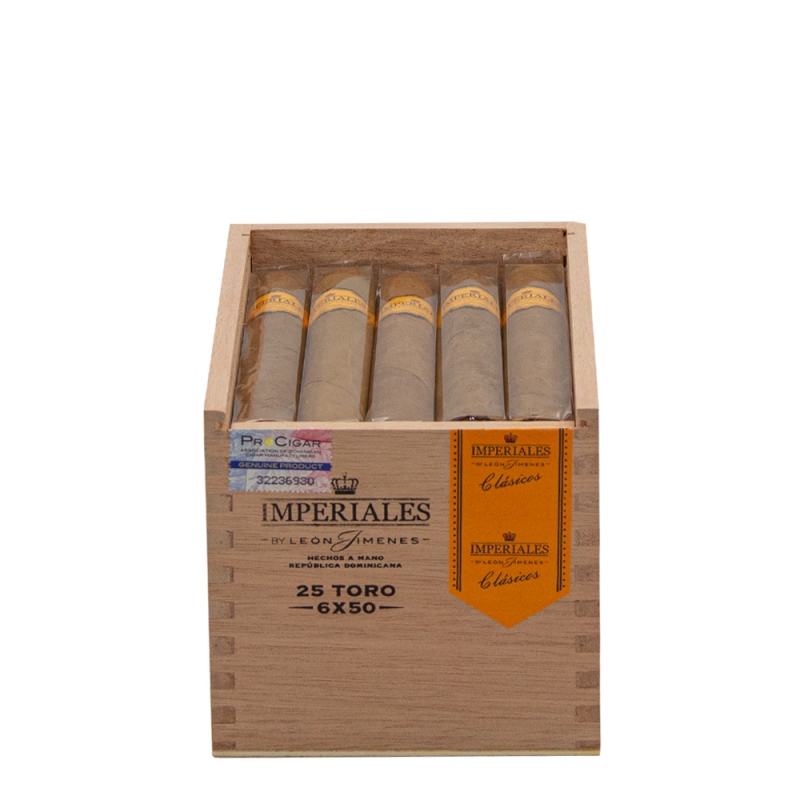 otwarte pudełko z cygarami Imperiales Toro w środku od Leon Jimenes otwarte pudełko z cygarami Imperiales Toro w środku od Leon Jimenes