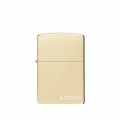złota zapalniczka Zippo z widocznym błyskiem i logo ZIppo