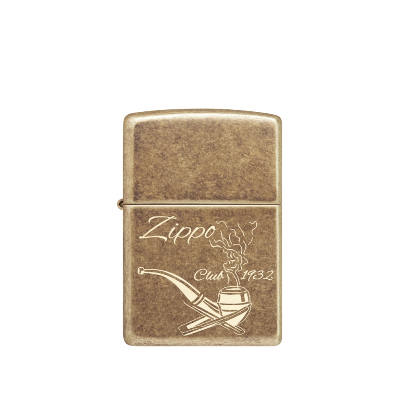 złota oryginalna zapalniczka Zippo z ilustracją fajki na białym tle złota oryginalna zapalniczka Zippo z ilustracją fajki na białym tle