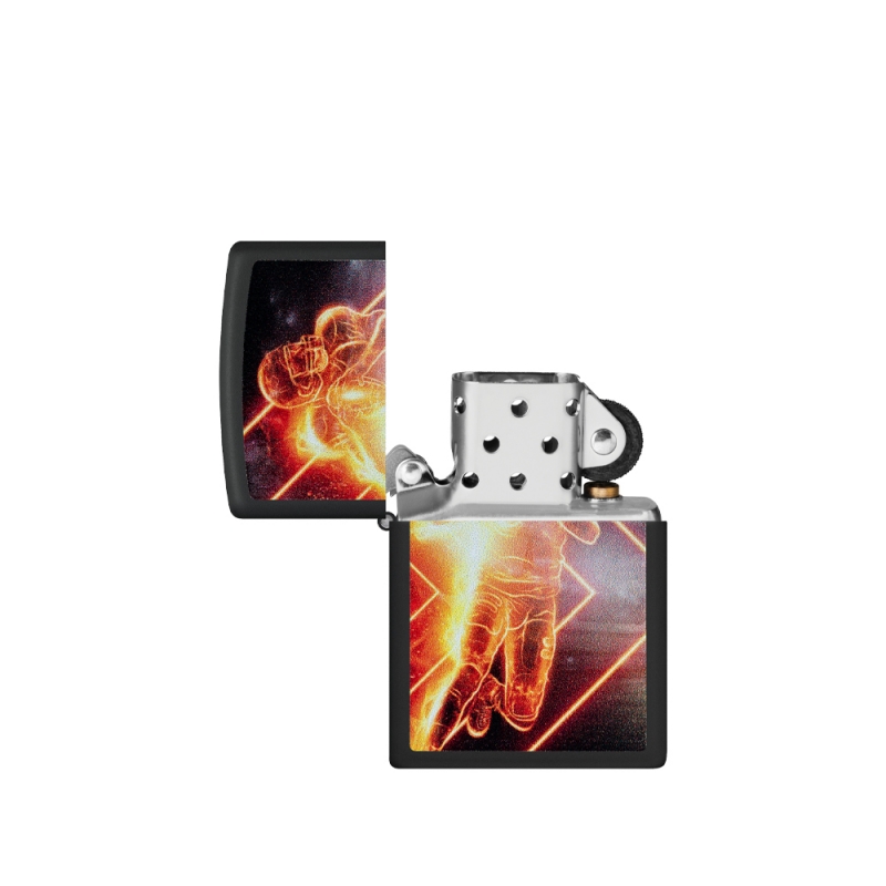 otwarta zapalniczka Zippo w kolorze pomarańczowym, żółtym i czarnym otwarta zapalniczka Zippo w kolorze pomarańczowym, żółtym i czarnym