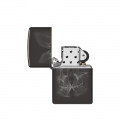 otwarta zapalniczka benzynowa ZIppo w kolorze czarnym otwarta zapalniczka benzynowa ZIppo w kolorze czarnym