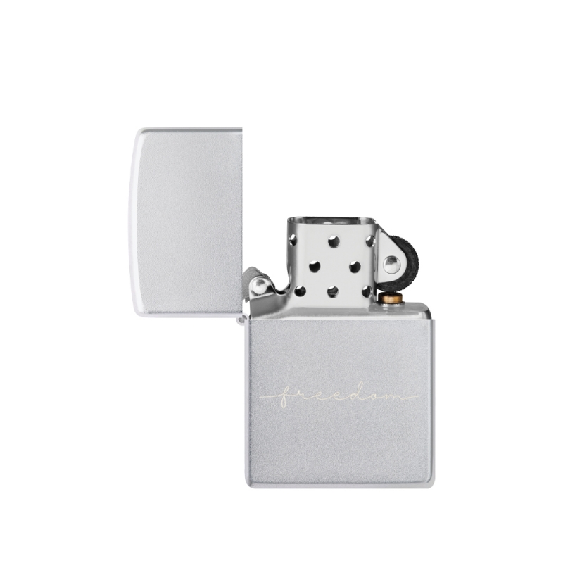 otwarta zapalniczka Zippo w kolroze srebrnym