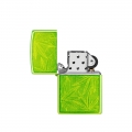 otwarta zapalniczka Zippo ze srebrnym środkiem w neonowym zielonym kolorze otwarta zapalniczka Zippo ze srebrnym środkiem w neonowym zielonym kolorze