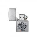otwarta srebrna zapalniczka Zippo ze srebrnym chromowanym wnętrzem otwarta srebrna zapalniczka Zippo ze srebrnym chromowanym wnętrzem