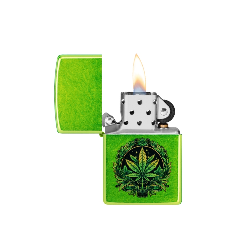 odpalona zapalniczka Zippo w jasno zielonym brokatowym kolorze odpalona zapalniczka Zippo w jasno zielonym brokatowym kolorze