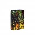 liście cannabisu w kolorach żółtym i zielonym na zapalniczce Zippo
