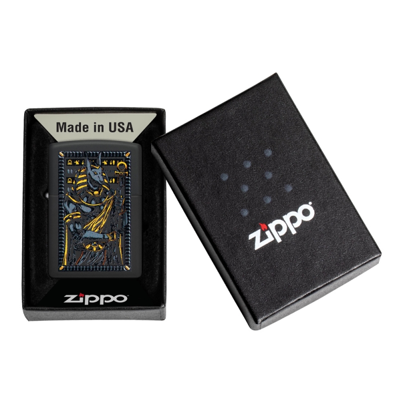 czarne pudełko z logo Zippo z benzynową zapalniczką w środku czarne pudełko z logo Zippo z benzynową zapalniczką w środku