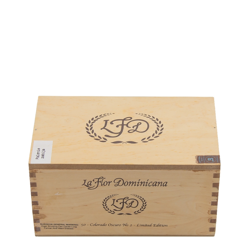 zamknięte pudełko z cygarami La Flor Dominicana Colorado Oscuro No. 2