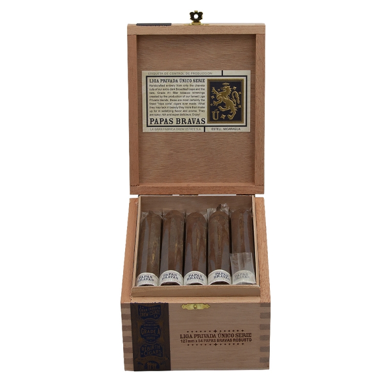 otwarte pudełko pełne cygar Liga Privada Unico Serie Papas Bravas Robusto