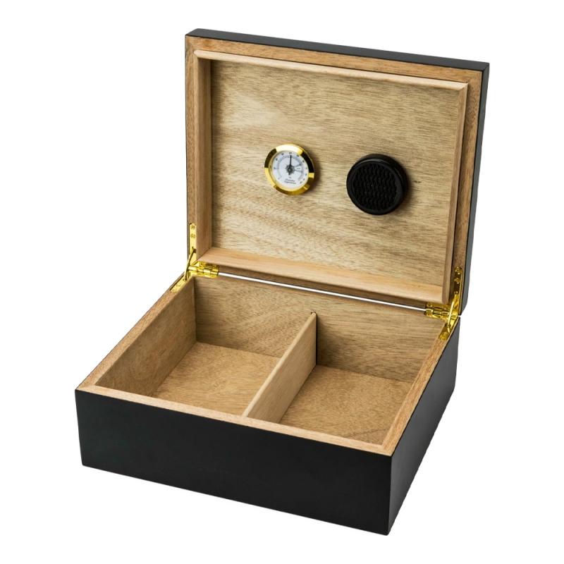 otwarty humidor na 50 cygar w kolorze szaro-zielonym otwarty humidor na 50 cygar w kolorze szaro-zielonym