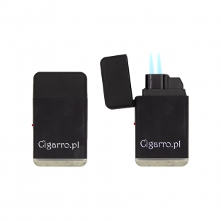 czarna zapalniczka z logo Cigarro z pokazaną odpaloną
