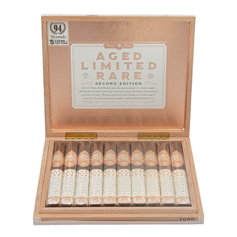 otwarte pudełko zawierające 10 cygar marki Rocky Patel ALR 2 otwarte pudełko zawierające 10 cygar marki Rocky Patel ALR 2