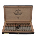 otwarte pudełko z limitowanymi cygarami E.P. Carrillo 15 Year Anniversary Figurado