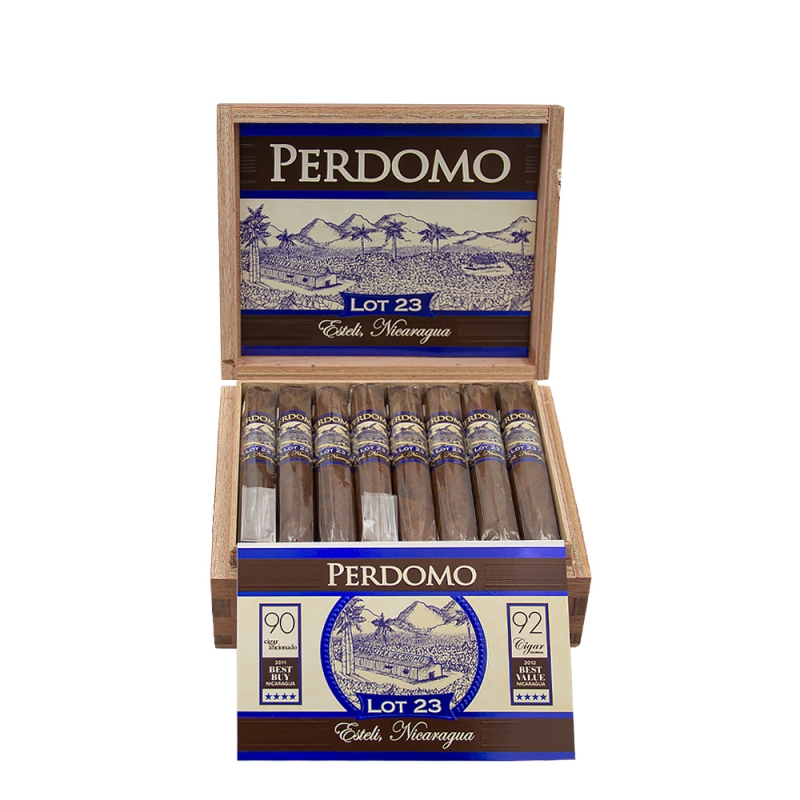 otwarte pudełko z mocnymi cygarami w środku