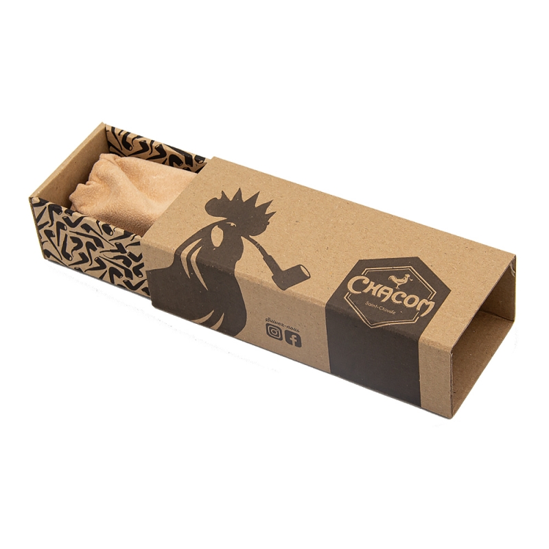 otwarte pudełko z woreczkiem