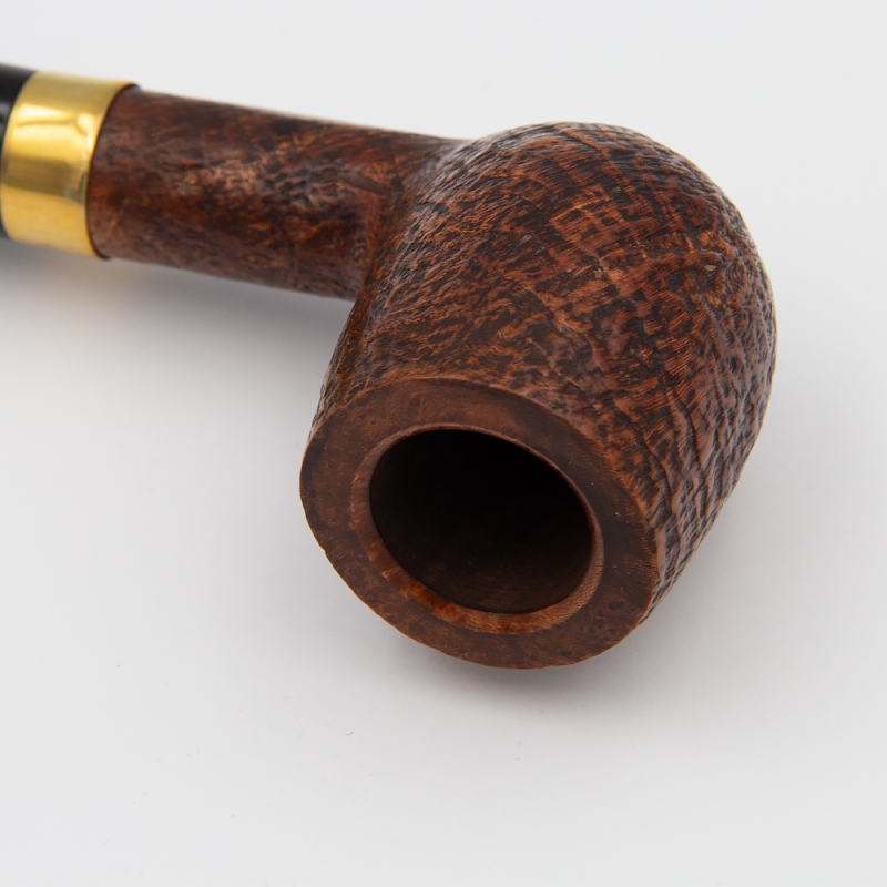 drewniany brązowy cybuch od fajki z ręcznie zdobionymi elementami