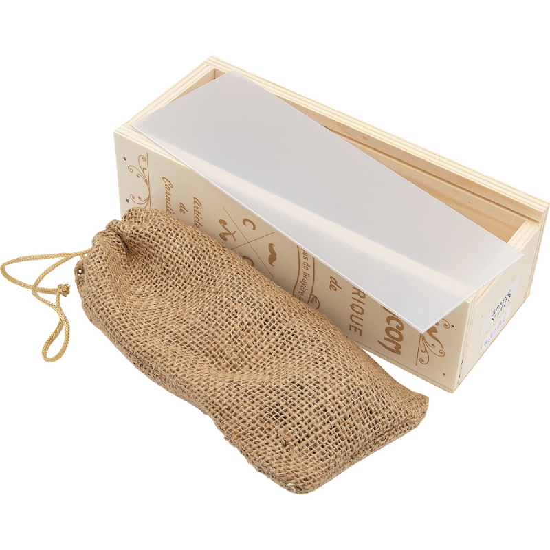 otwarte pudełko z plastikową szybką i woreczkiem obok