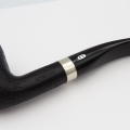 czarna lakierowana fajka marki Chacom ze srebrnym łączeniem na ustniku