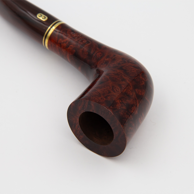 drewniany cybuch w unikalnym kształcie