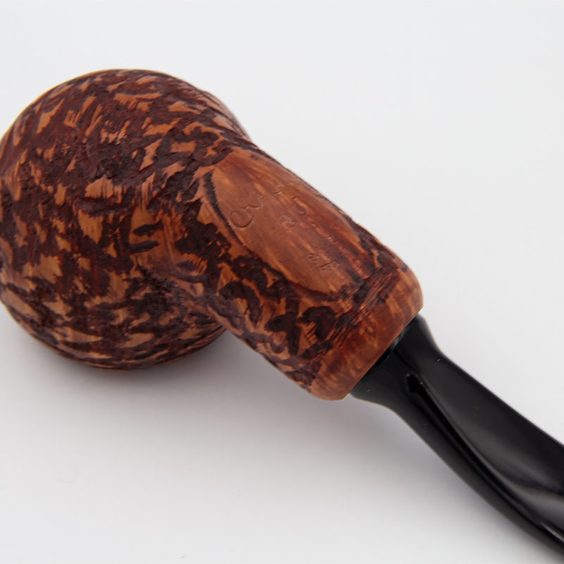 ręcznie żłobione elementy w drewnianym cybuchu