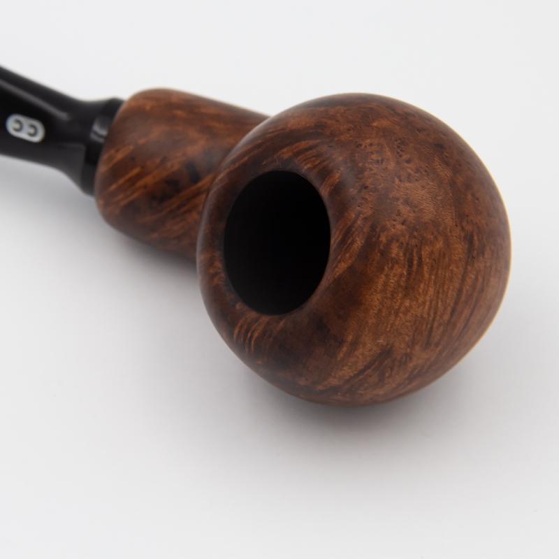 matowy drewniany cybuch w kolorze brązu z czarnym ustnikiem