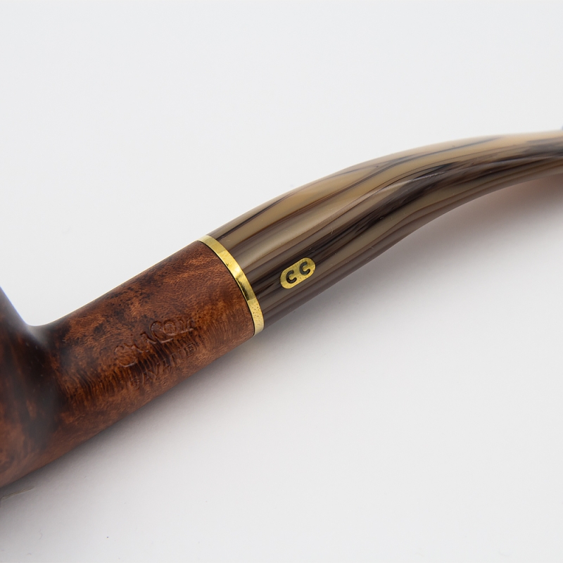 złota linia na łączeniu zakrzywionego ustnika z cybuchem