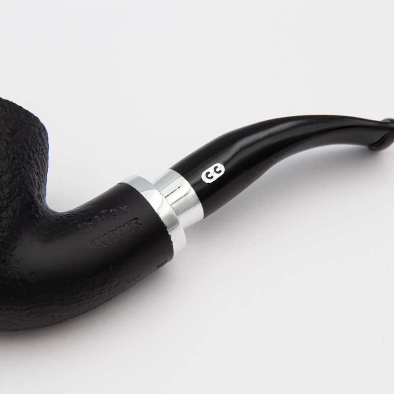 srebrne chromowane zwężone łączenie czarnego ustnika z cybuchem