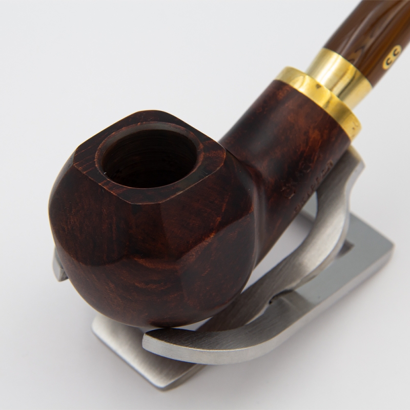kwadratowy cybuch od fajki w kolorze ciemnego drewna
