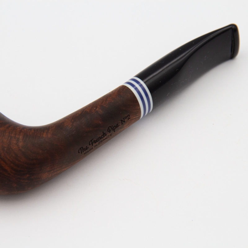 jasno niebieskie łącznie czarnego ustnika z cybuchem