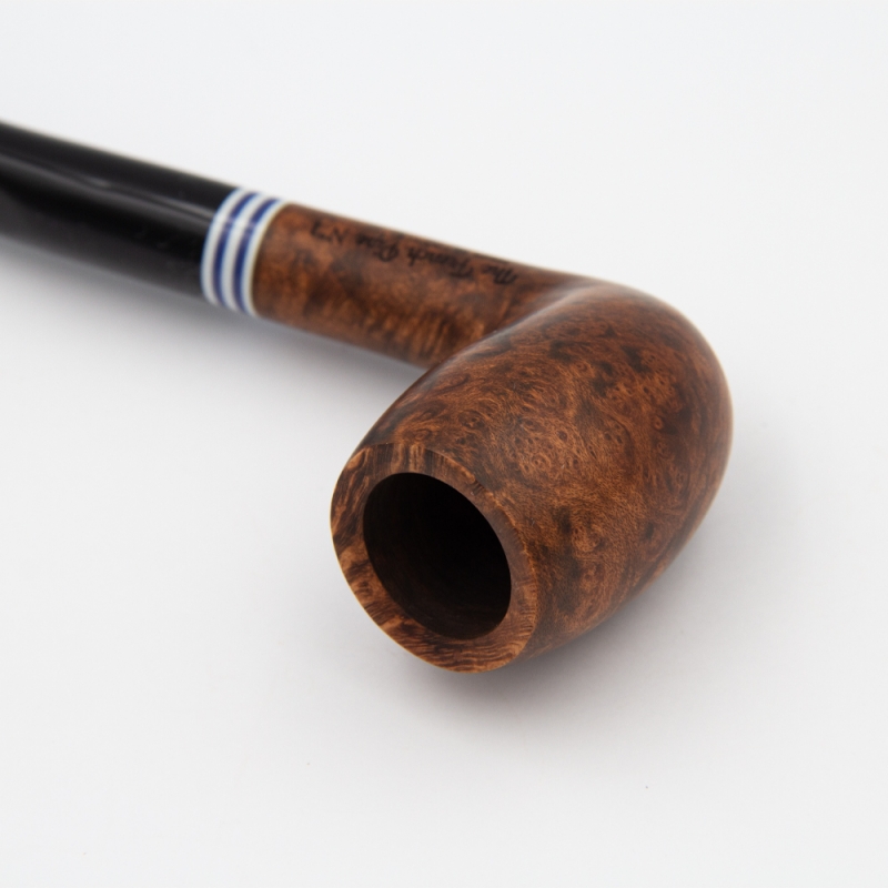 mały cybuch od fajki w kolorze jasnego i ciemnego drewna