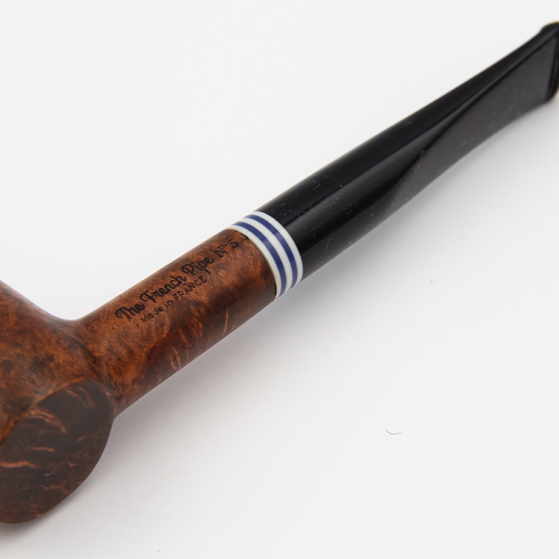 biało niebieskie łączenie czarnego ustnika z cybuchem fajki