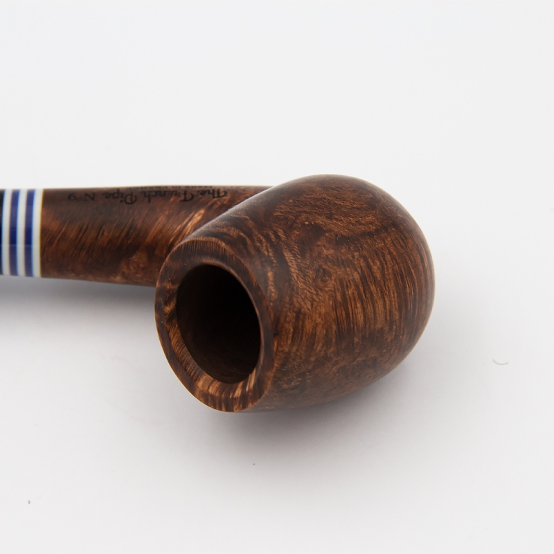 drewniany cybuch od fajki w kolorze jasnego i ciemnego drewna