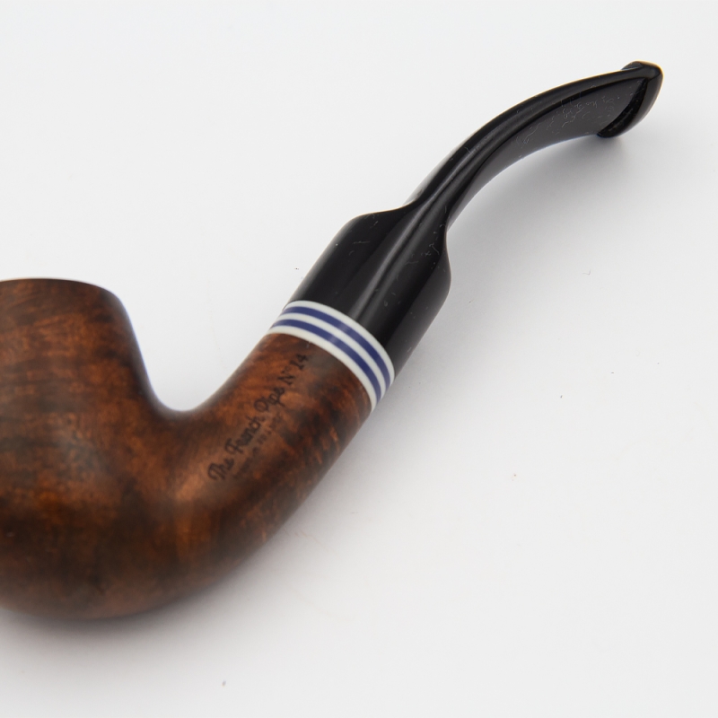 zakrzywiony ustnik zwężony do końca z niebiesko białym łączeniem